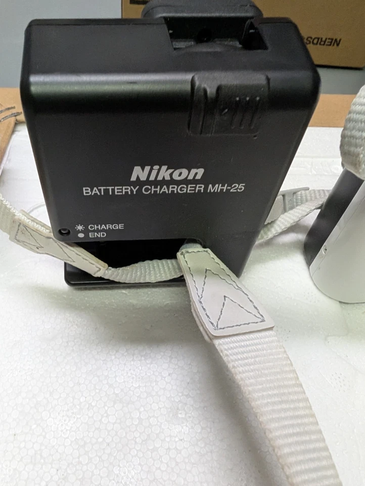 [MINT] Nikon 1 V1 Mirrorless Camera NIKKOR 10-30mm f/3.5-5.6 JAPAN -FULLY TESTED - Image 2 of 4