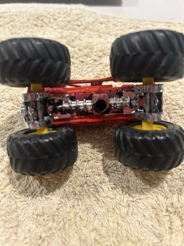 🔥 🔥 🔥 Monster Jam Carolina Crusher, Red Yellow 1:64 Hot Wheels 🛻 🔥 🔥 🔥 ...