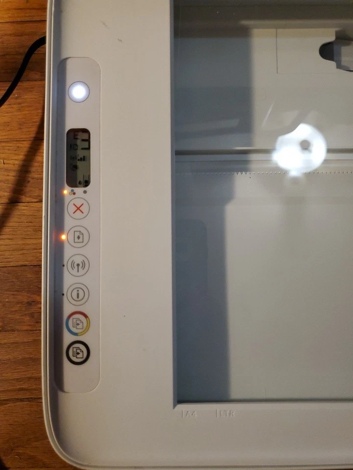 HP Deskjet 2652 Color Inkjet All in One Printer Parts Only Powers Up - Image 2 of 4