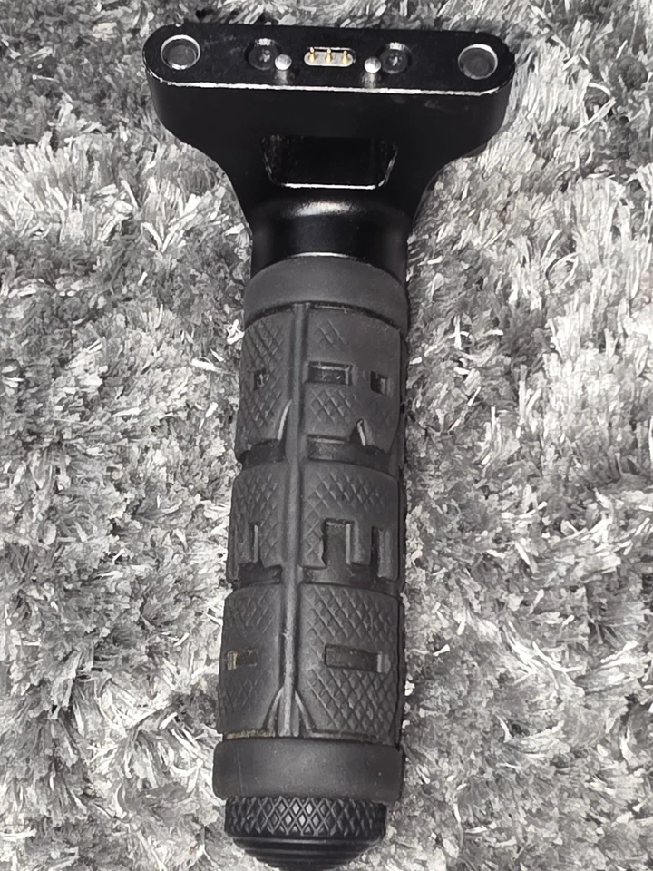 RED Digital Cinema DSMC2 Mango Superior Empuñadura de Goma con Botón de Inicio/Parada de Grabación Foto 3 de 4