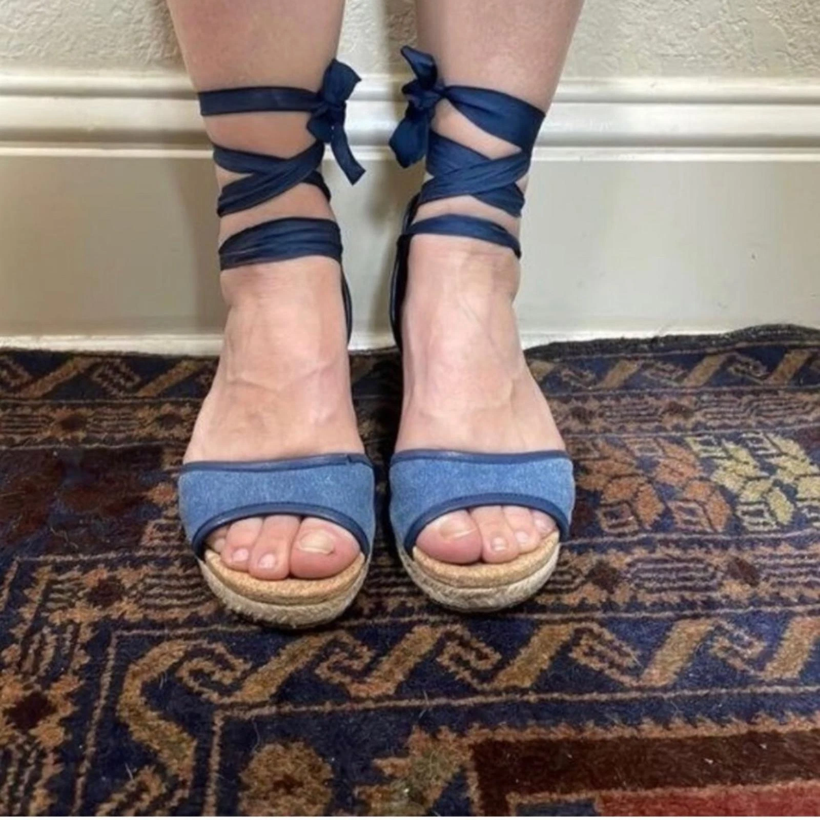 Scarpe sandalo espadrillas UGG blu punta aperta tessuto zeppa stringate