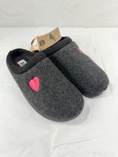 wuzza shoes slippers size small size 6 new