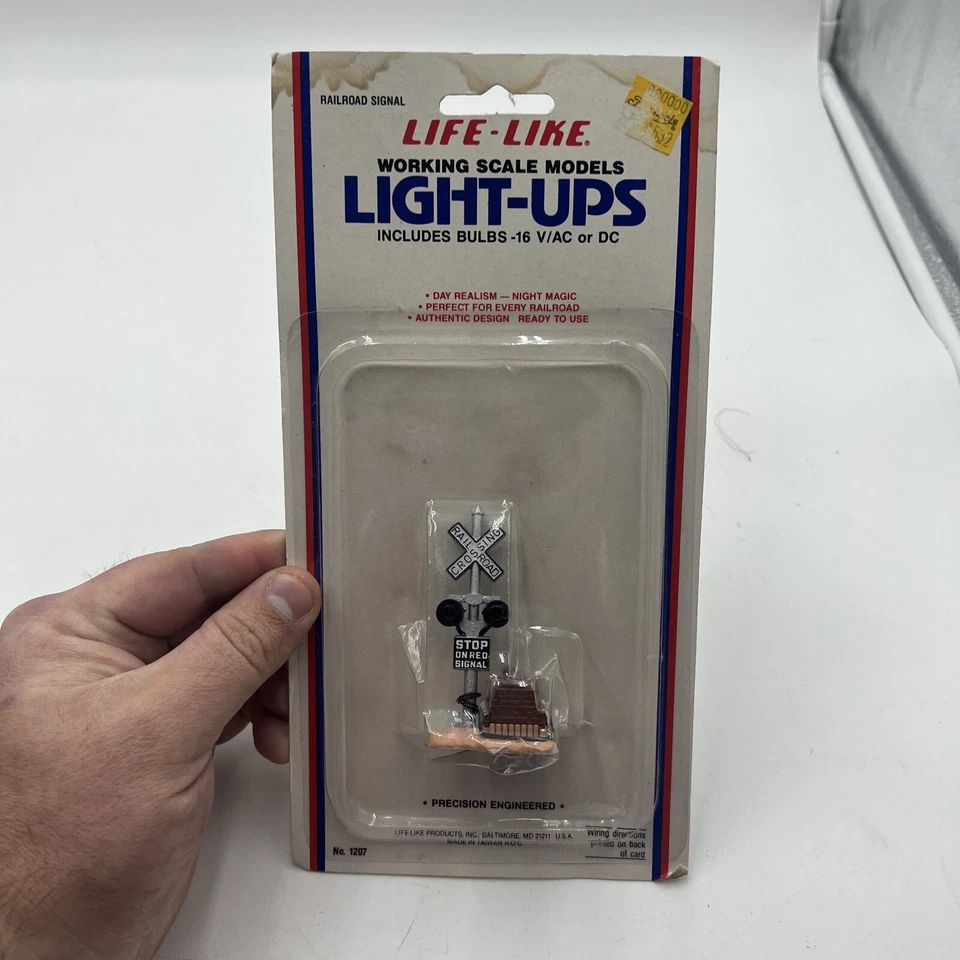 LIFE-LIKE HO SCALE LIGHT UP RAILROAD SIGNAL 3" #1207  - NOS SEALED! - Image 2 of 4