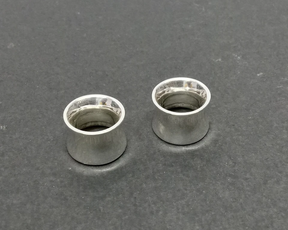 Par de tapones para los oídos de doble llamarada túnel plateado pendientes medidores joyería corporal Foto 3 de 4