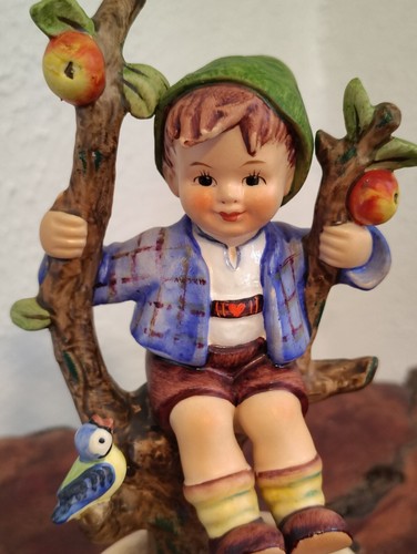 Goebel Hummel Figur "Apfelbaumjunge" HUM 142 /1, TMK 3, größere Größe 6"