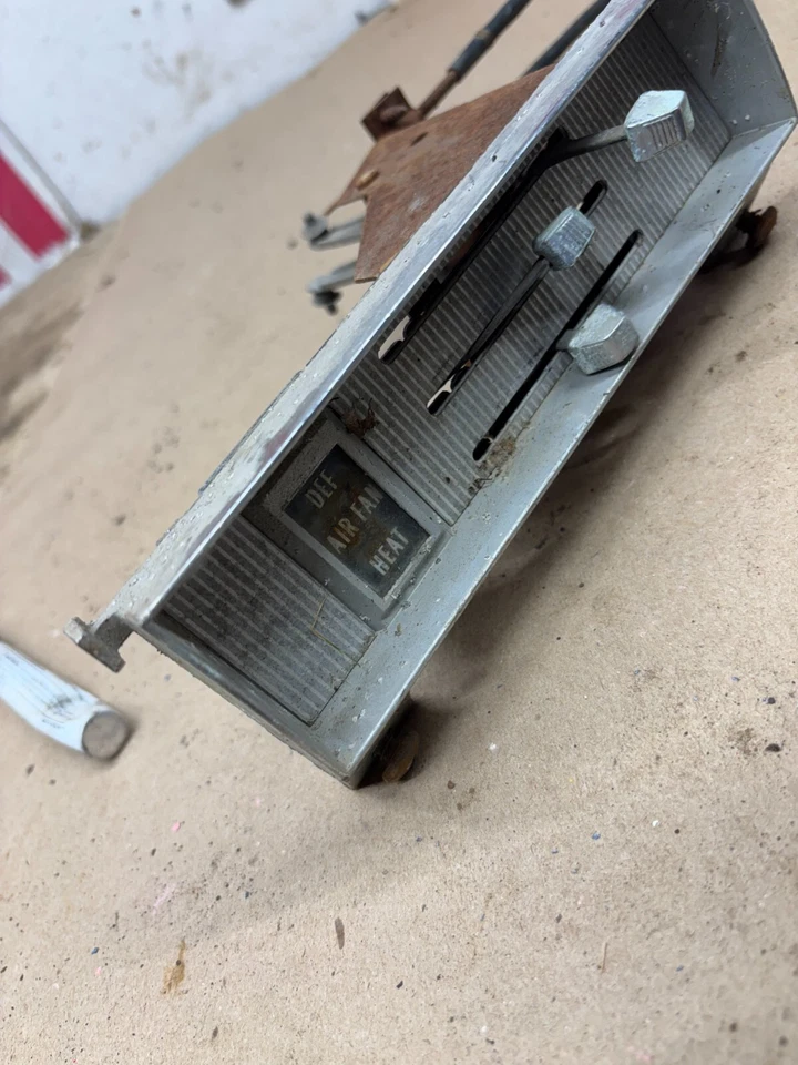 1967 1970 1972 CHEVROLET C10 C20 C30 HEAT CONTROL HEATER CONTROLS 3903618 CABLES - Image 2 of 4