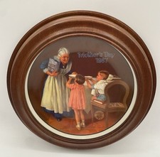 Knowles "Grandma's Surprise" Mother's Day 1987 Plate in Van Hygan Smythe Frame