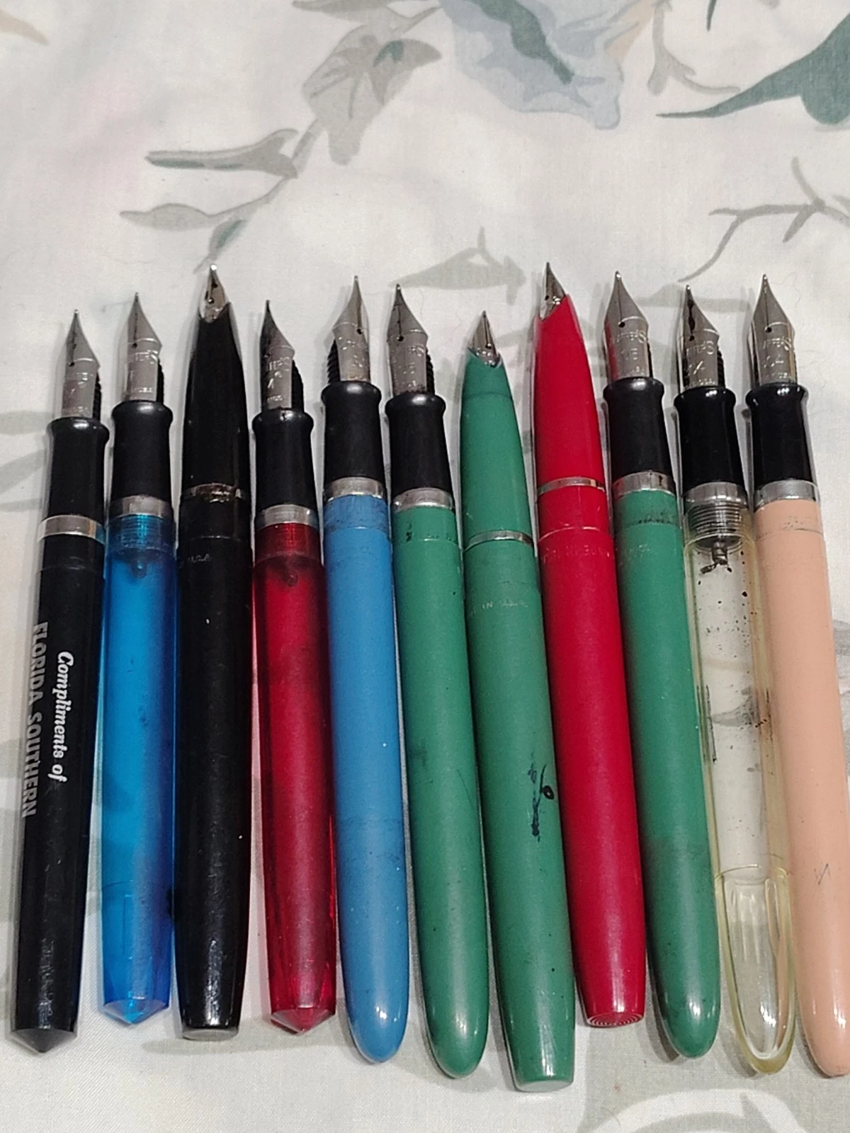 LOT OF 53 DIFFERENT FOUNTAIN PENS MOSTLY MADE IN USA - product detail image 8