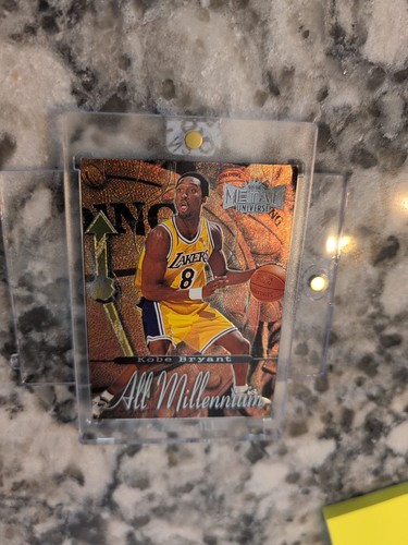 Kobe Bryant 1997 - Metal Universe #7 All Millennium tarjeta de inserción de lámina - Imagen 3 de 18