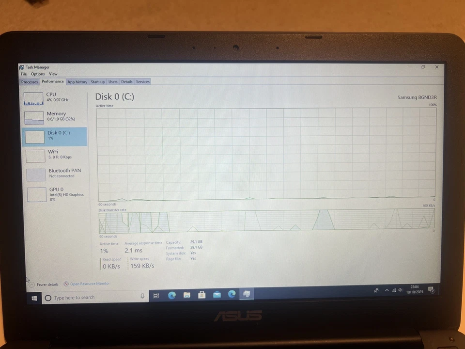 ASUS E200H Laptop 2GB 32GB SSD Windows 10 Atom X5 Z8300 [battery not charging] - Image 3 of 4