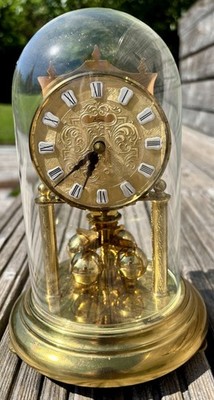 Tischuhr Pendeluhr Gold Glasglocke Klassisch 22 cm v. Kern Batteriebetr. Defekt