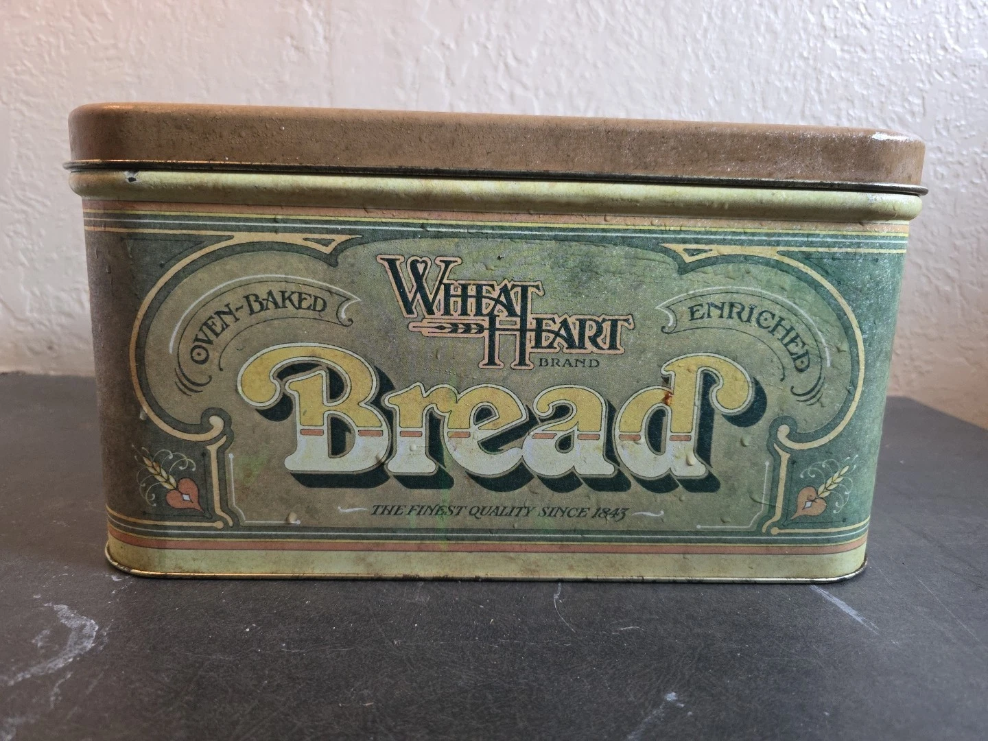 Vintage 1977 Wheat Heart R & D Co. Green Metal Tin Bread Box Large A3