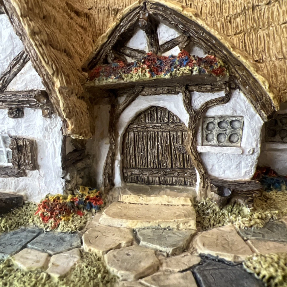 Lilliput Lane “Seven Dwarfs Cottage” The Disney Collection 50th Anniversary Ed. - Image 3 of 4