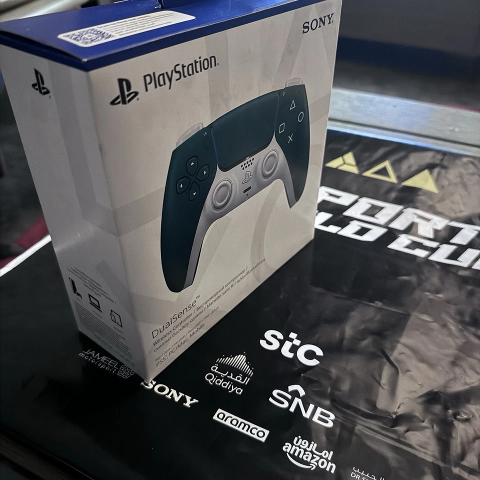 EWC/ Worldcup2025 Ps5 AlpineGreen Limited Edition Exclusive Dualsense Controller - Image 2 of 4