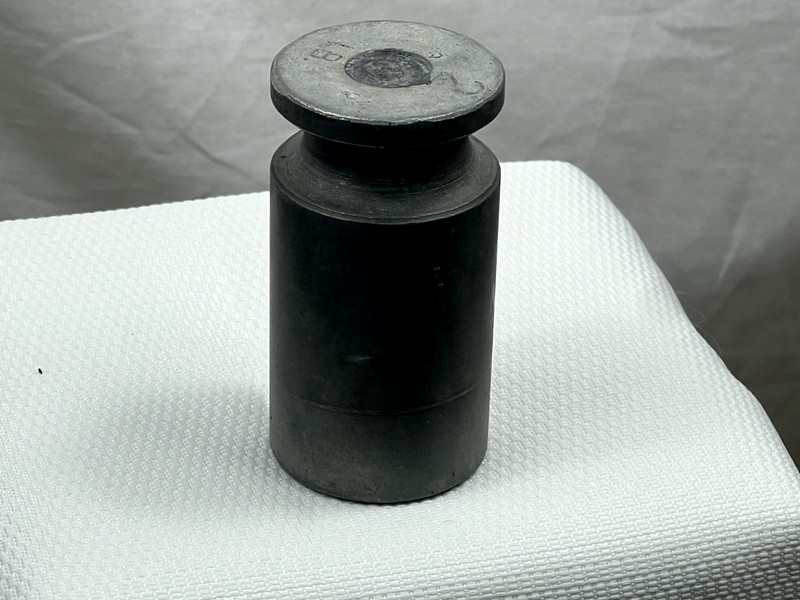 Lot of weights - 100g (x5), 200g (x11), 300g (x4), 2 # (x1), 5 # (x1)