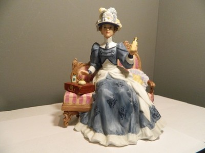 1992 Avon Mrs. P.F.E. Albee President's Award Porcelain Woman Figurine
