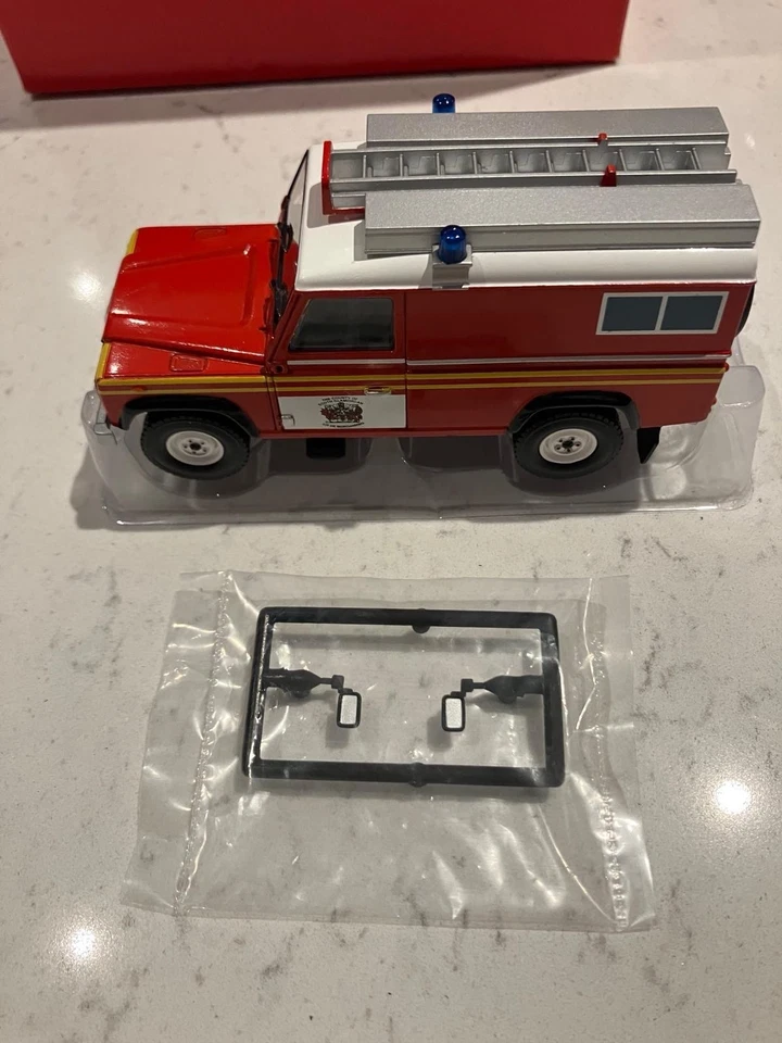 Corgi CC07704 Land Rover 110 Mountain Range Light 4 Wheel Drive Pump South Glamo - Image 3 of 4