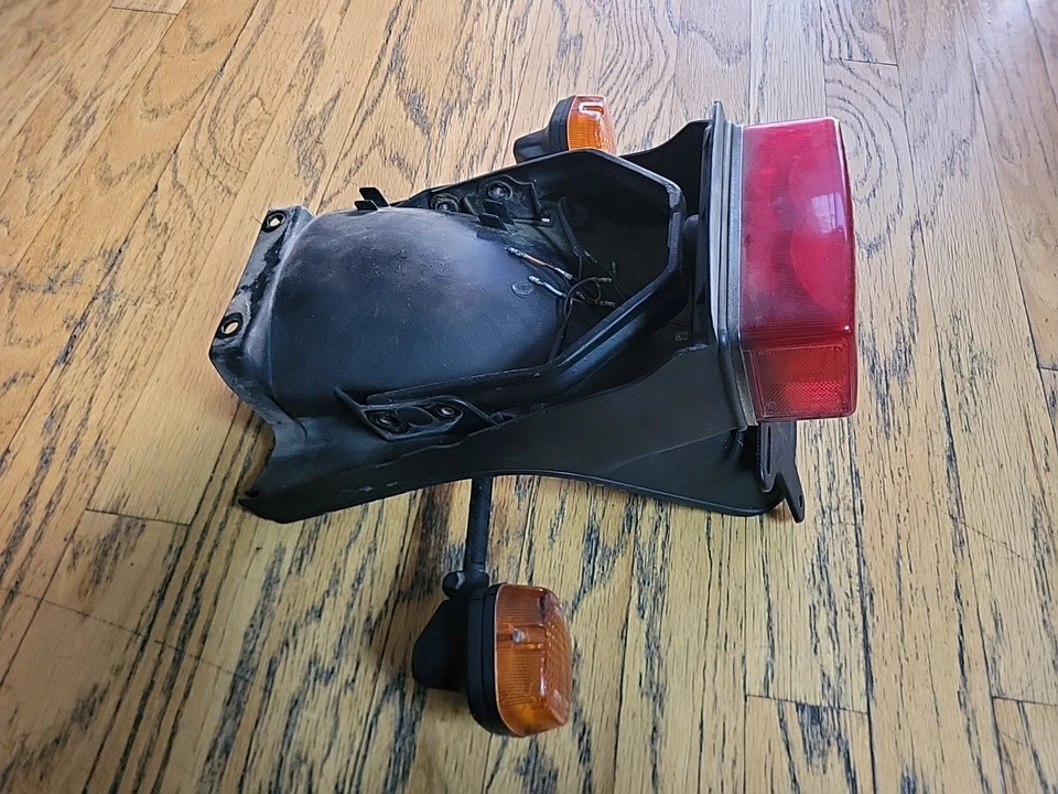 Guardabarros trasero con luz trasera Honda Ft500 Ascot 1982 1983 Foto 2 de 4