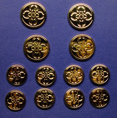 12 CHARTER CLUB SIGNATURE LOGO GOLD TONE SOLID METAL BUTTONS GOOD USED CONDITION - Picture 2 of 10