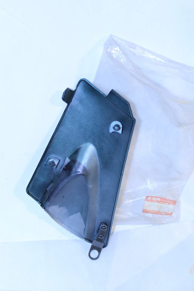 NUEVO NOS CUBIERTA FILTRO AIRE IZQUIERDO SUZUKI GSF400 BANDIT 47610-10D02-J74 Foto 2 de 3