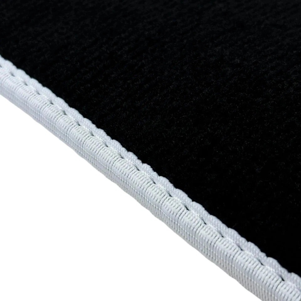 Alfombrillas negras marca AutoWin para BMW Serie 6 M6 E24 (1983-1989) tapicería blanca Foto 2 de 4