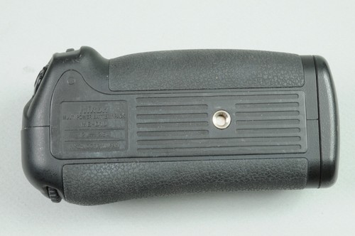 Nikon Vertical Shutter Release grip MB-D10 - Picture 3 of 7