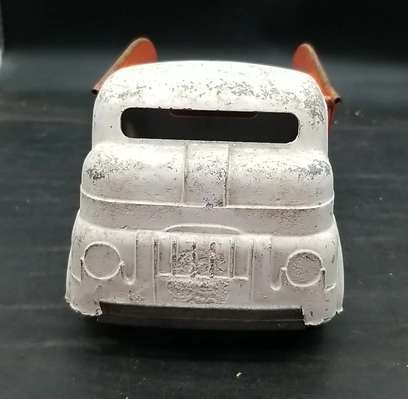 STRUTCO TOYS Pressed Steel Toyland Garage TOW TRUCK Winds ups Sorta Works - Image 2 of 4