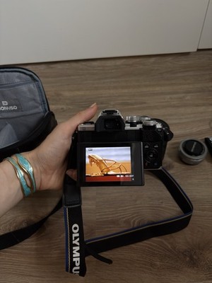 Systemkamera Olympus OM-D E-M10 Mark II   Top-Zustand (Nur 1.907 Auslösungen!)