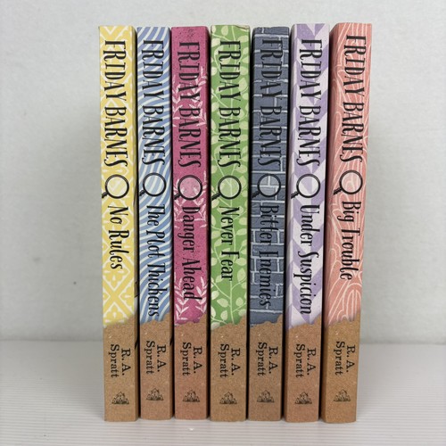 Friday Barnes Detective Mystery Stories Collection x 7 Books by R A Spratt - Foto 2 di 4