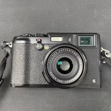 Fujifilm X100S 16.3MP Black Compact Digital Cam High Res Photos Excellent Build