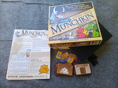 Munchkin Deluxe Board Game COMPLETE Steve Jackson Games Excellent Condition