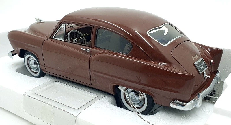 Sun Star 1/18 Scale 5101 - 1951 Kaiser Henry J - Caribbean Coral Metallic - Image 2 of 4