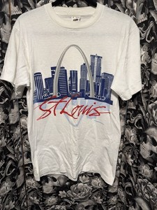 Vintage 90s St Louis Missouri Skyline Graphic Tshirt USA Fruit Of The Loom M 🐸