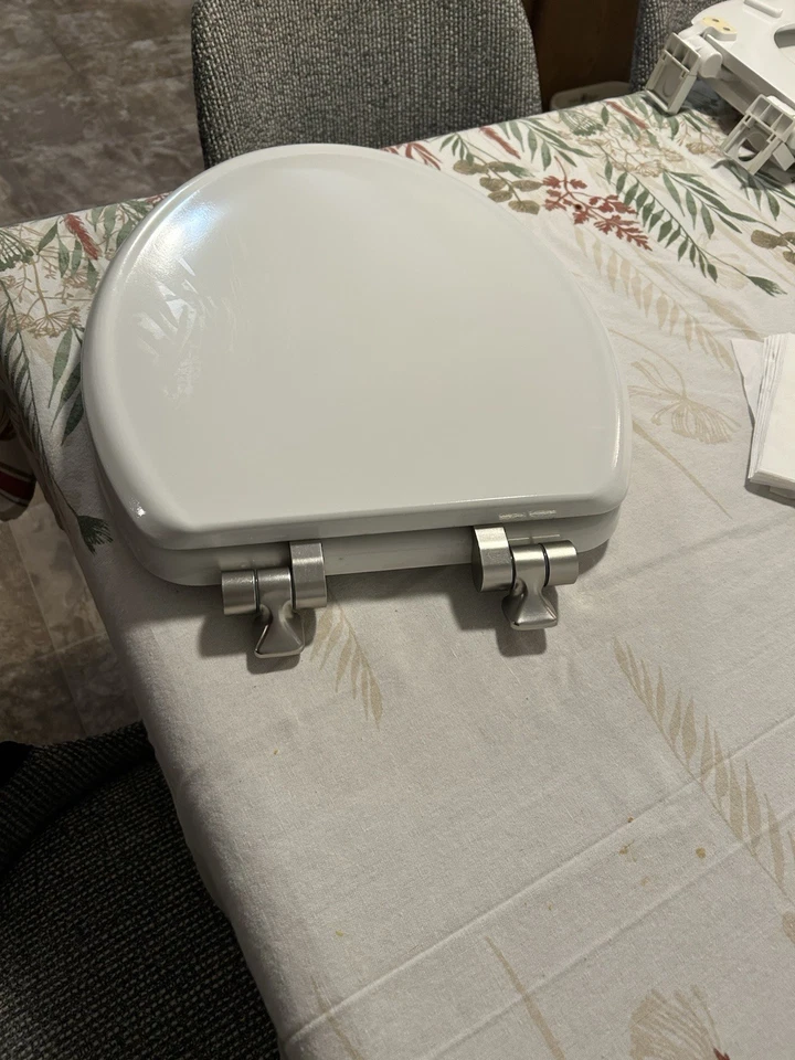 Asiento de inodoro alargado para iglesia, bisagra cromada nunca afloja, madera blanca Foto 2 de 3