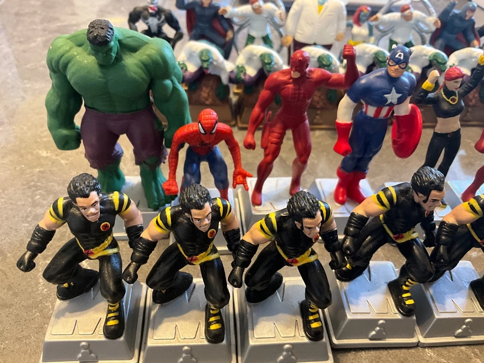 Marvel Comics Chess complete set various characters heroes vs villains no box - Image 2 of 4