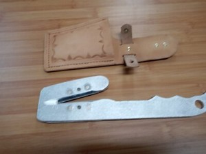 Ear Tag Removal Tool with Right Hand Sheath