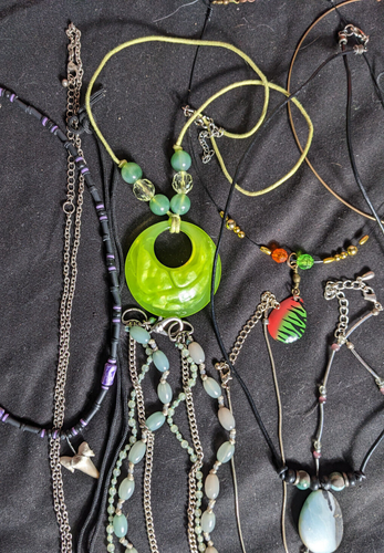 Lote de 18 Collares Colgantes Materiales Mezclados - Imagen 6 de 6