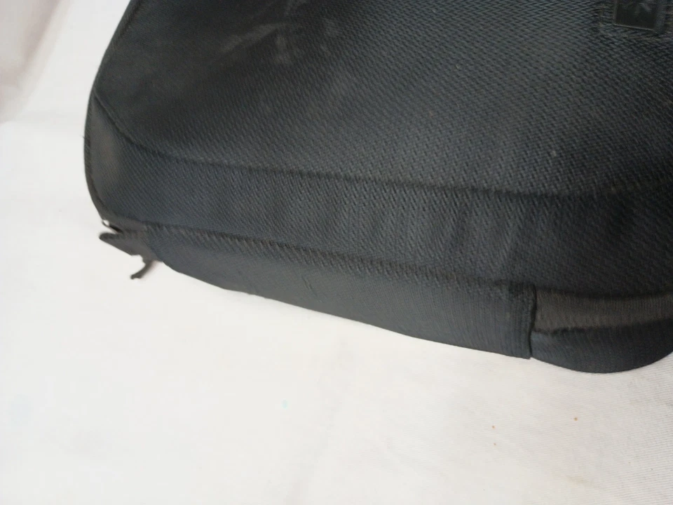 Estuche Case Logic Lectroelectronics Grandes Auriculares Cables. Foto 3 de 4