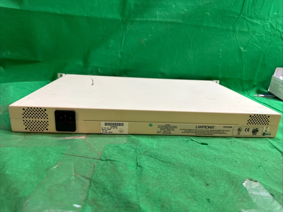 Lantronix ETS16PR – Servidor de Consola/Terminal de 16 Puertos – Gestión Serial - Immagine 2 di 2