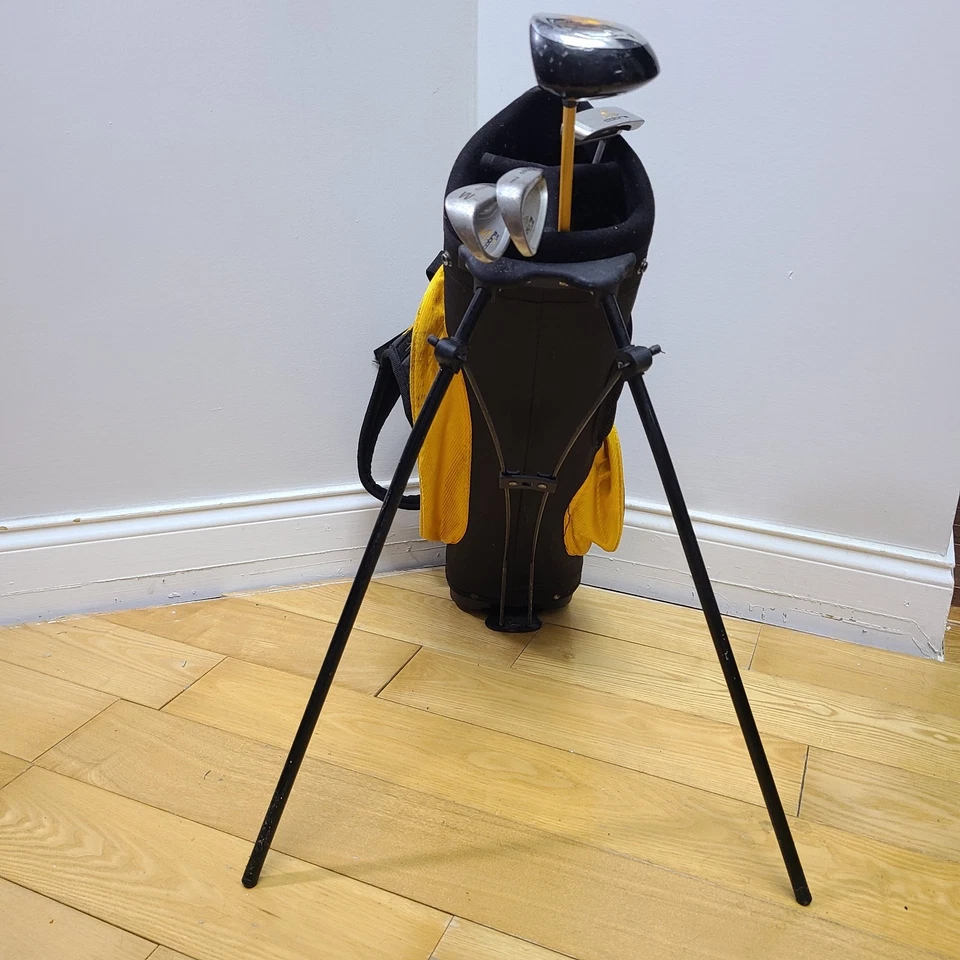 Cobra Jr. SZ RH Golf Club Set (Driver, 7 Iron, Wedge, And Putter) With Stand Bag - Image 2 of 4