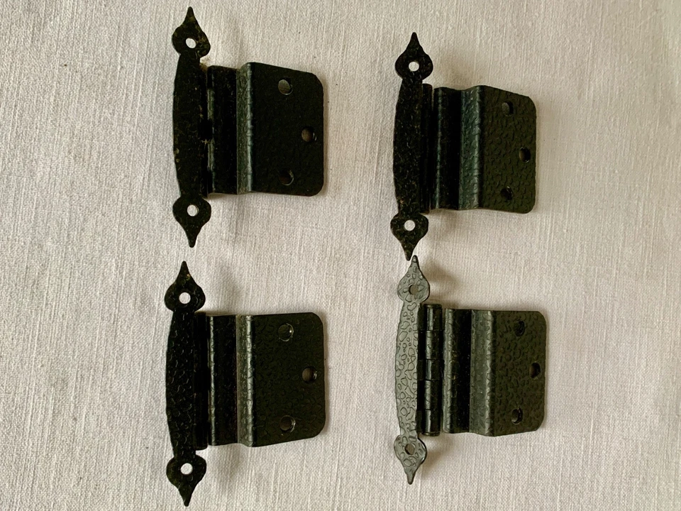 4 ~ ВИНТАЖНЫЕ КОЛОНИАЛЬНЫЕ ПЕТЛИ ~ 3/8 СМЕЩЕНИЕ ~ ЧЕРНЫЙ КОВАНЫЙ 3 1/4 «X 2 1/8» С ВИНТАМИ - Изображение 2 из 4