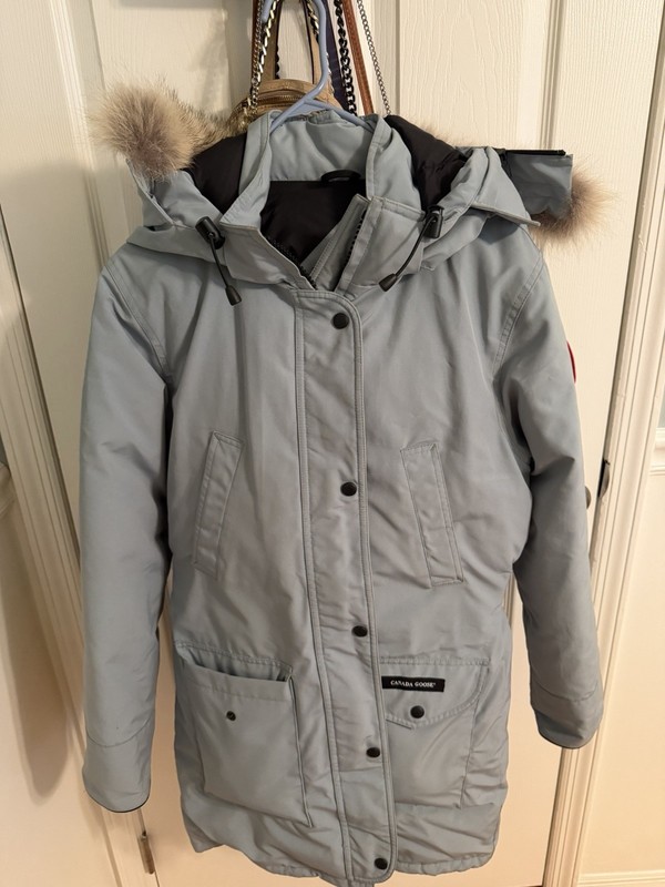 Authentic Canada Goose Women’s M Blue Hooded Fur Trim Parka
