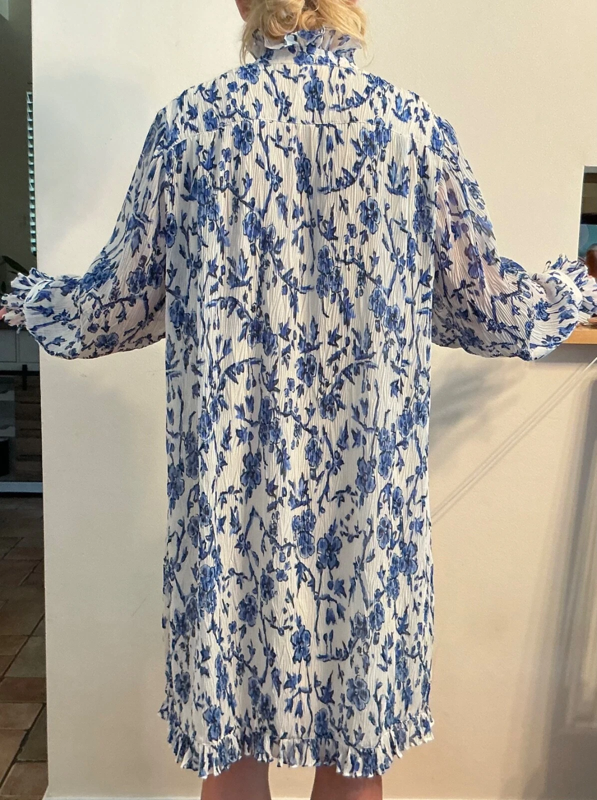 Abito Tory Burch Deneuve blu rami 811 bordo con volant manica lunga plissettato $398