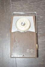 Vintage RCA Victor Transistor Radio - AM - DELUXE