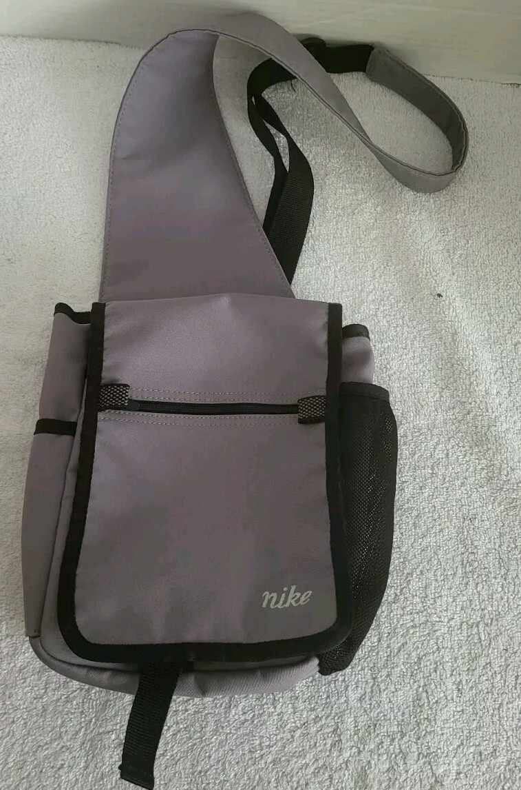Vintage Y2K Nike Shoulder/Crossbody Messenger Bag Adjustable Strap Gray