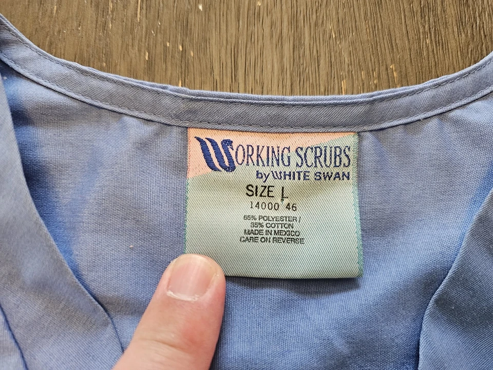 Blusa Médica Estampada de Trabajo White Swan Azul Claro Talla L Foto 4 de 4