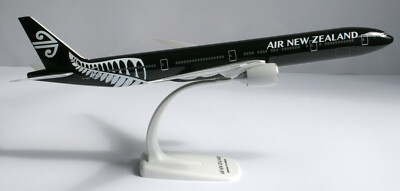 Air New Zealand Boeing 777-300ER 1:200 Herpa Snap-Fit 612777 FlugzeugModell B777