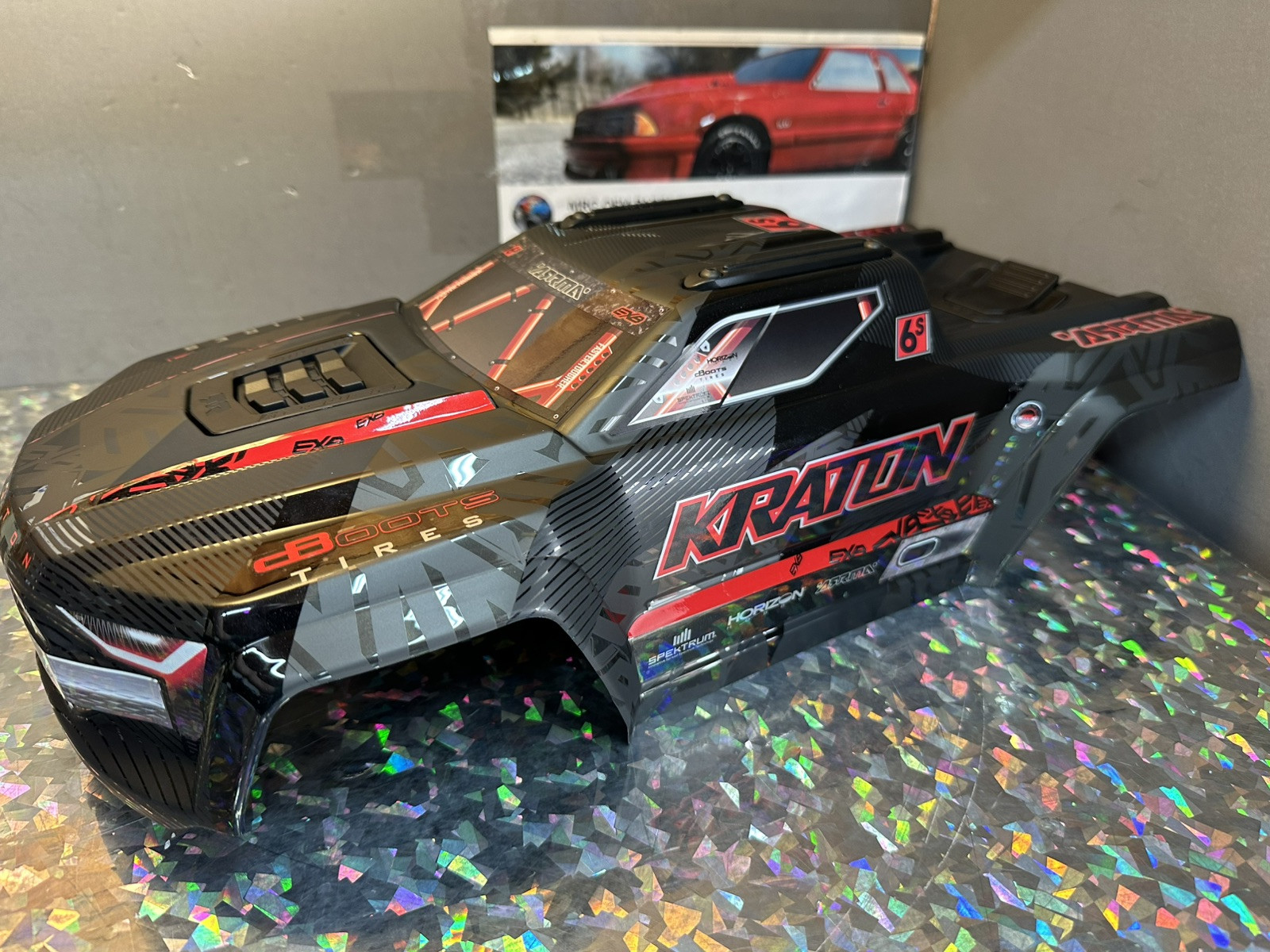 ARRMA KRATON 6S EXB V6 CLIPLESS Painted Trimmed Body Black/Red
