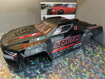 ARRMA KRATON 6S EXB V6 CLIPLESS Painted Trimmed Body Black/Red