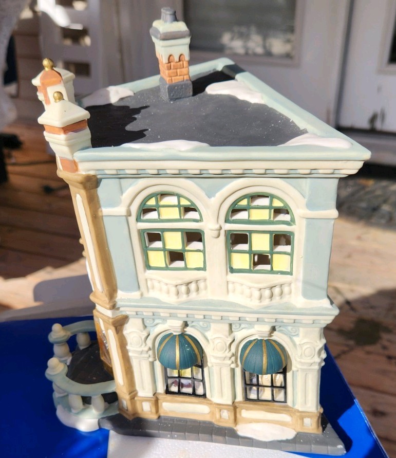 Heritage Village Deluxe Porcelain Lighted House  Doesn't Come With Lighting Eq